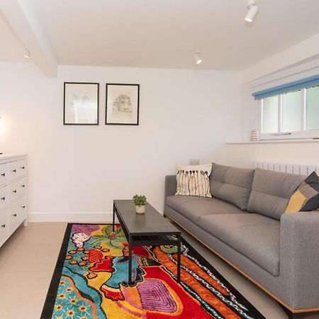 The Blue Door Apartment บาธ ภายนอก รูปภาพ