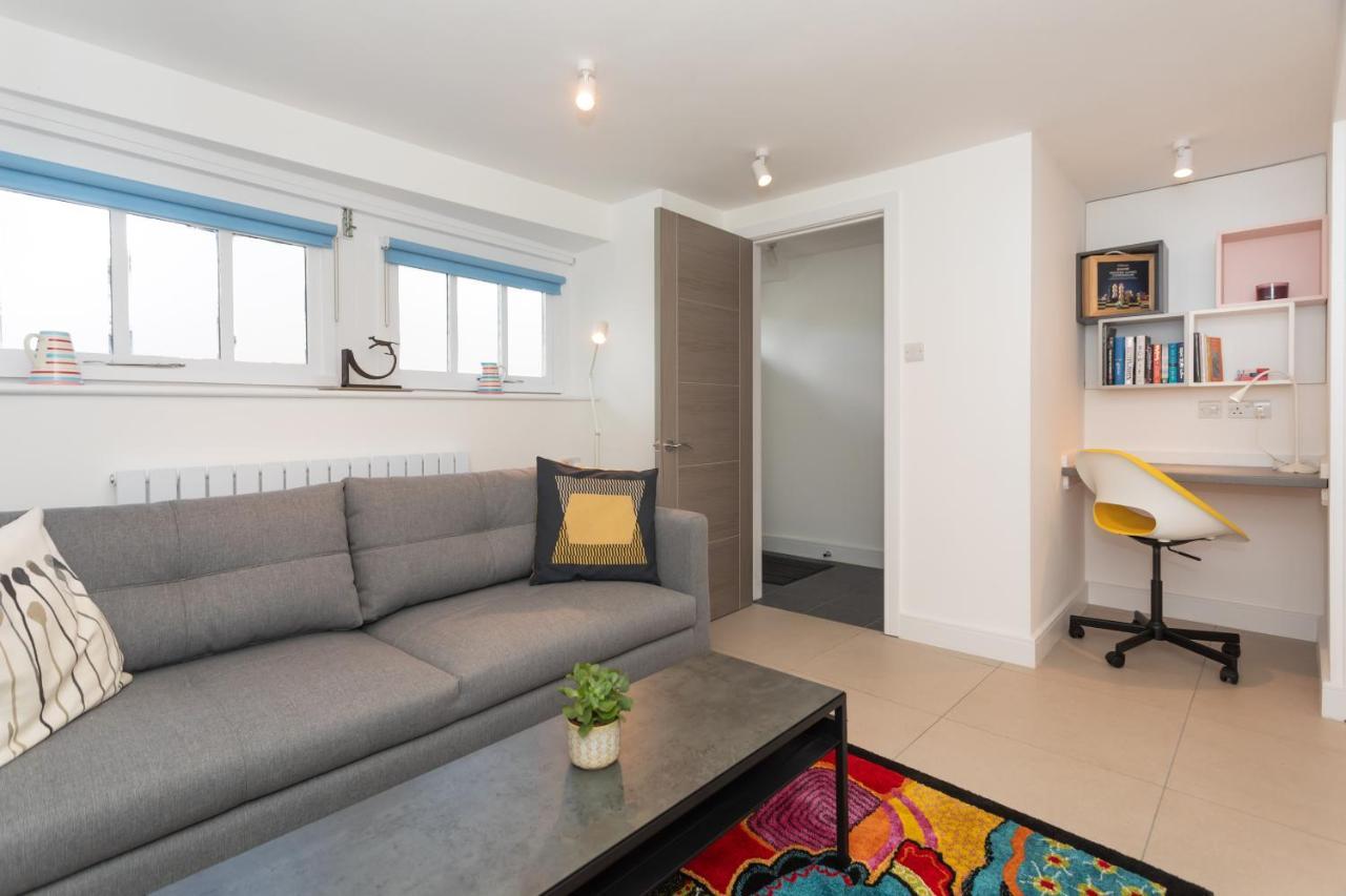 The Blue Door Apartment บาธ ภายนอก รูปภาพ