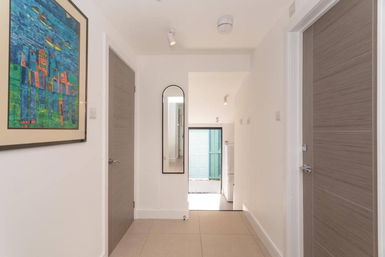The Blue Door Apartment บาธ ภายนอก รูปภาพ