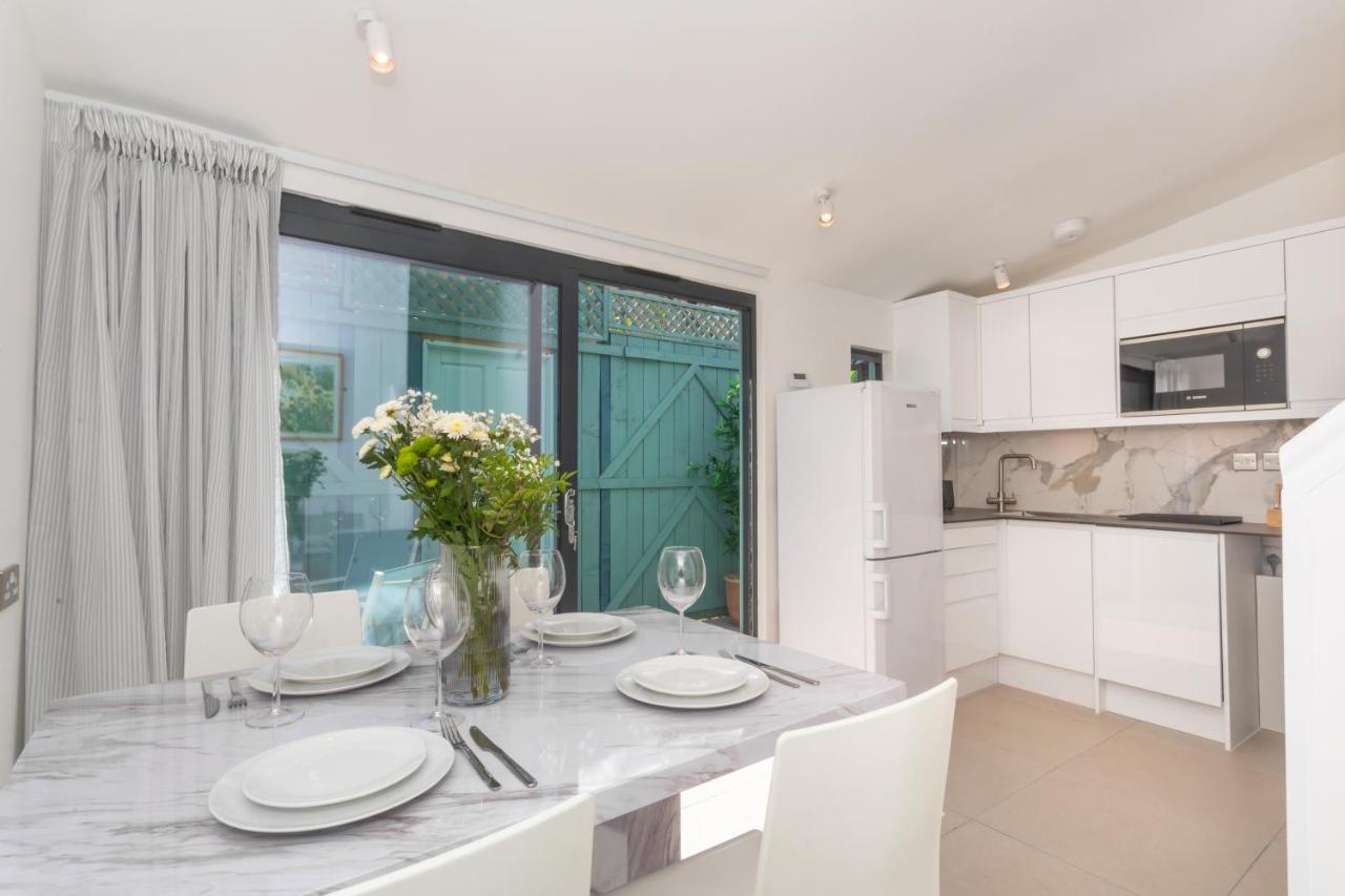 The Blue Door Apartment บาธ ภายนอก รูปภาพ