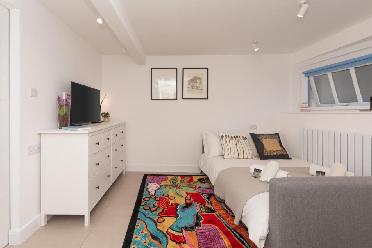 The Blue Door Apartment บาธ ภายนอก รูปภาพ