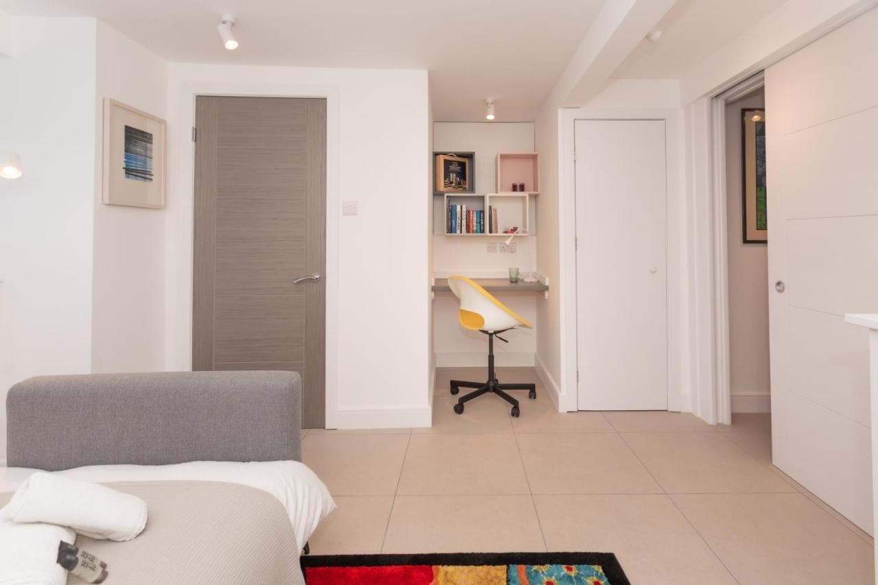 The Blue Door Apartment บาธ ภายนอก รูปภาพ