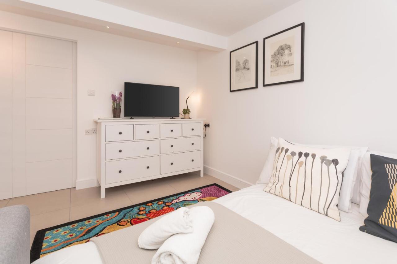 The Blue Door Apartment บาธ ภายนอก รูปภาพ